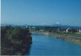さやま大橋から見た富士山の画像