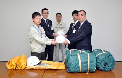 派遣職員と小谷野狭山市長の写真