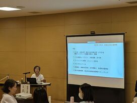 安永氏による地域の活動報告の様子
