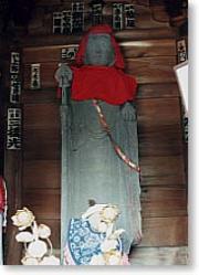 丸彫り立像の地蔵菩薩