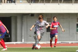 ボールを持ち込む松岡選手の写真