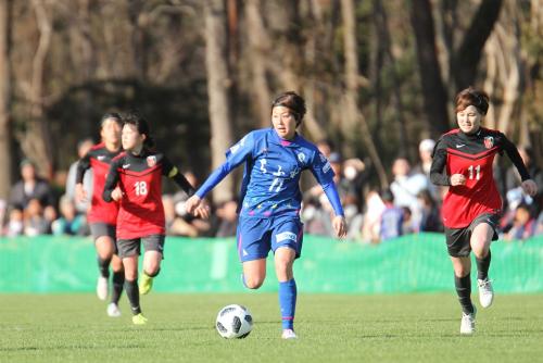 途中出場でゴールに迫る高橋彩織選手の写真