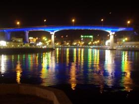 写真　統營運河の夜景　忠武橋のライトアップ