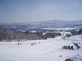 写真　雪景色の河岸段丘