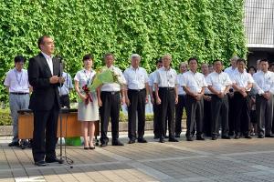 就任のあいさつをする小谷野市長