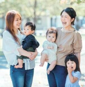 大人と赤ちゃんの写真