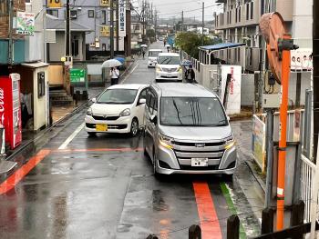 雨の日の入曽駅西口前（現状）