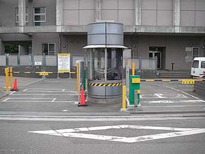 狭山台図書館駐車場ゲート写真