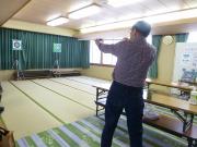 狭山台健康吹矢サークルの体験の様子
