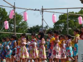 狭山台幼稚園は夏にぴったりのフラを披露